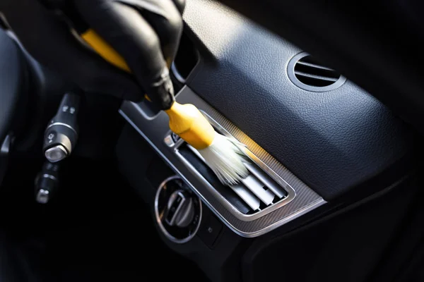 Čištění palubní desky